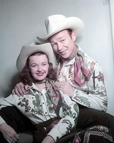 Рој Роџерс и Дејл Еванс 1940 -ти се смешка портрет во западно носење 8x10 инчи фотографија