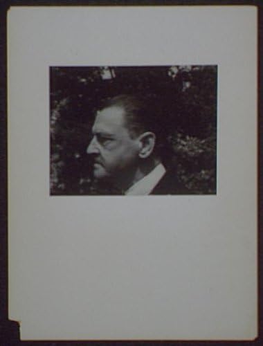 Фотографија на историски производи: Портрет на В. Сомерсет Могам, Лондон, Карл Ван Вектен, фотограф, 1934 година